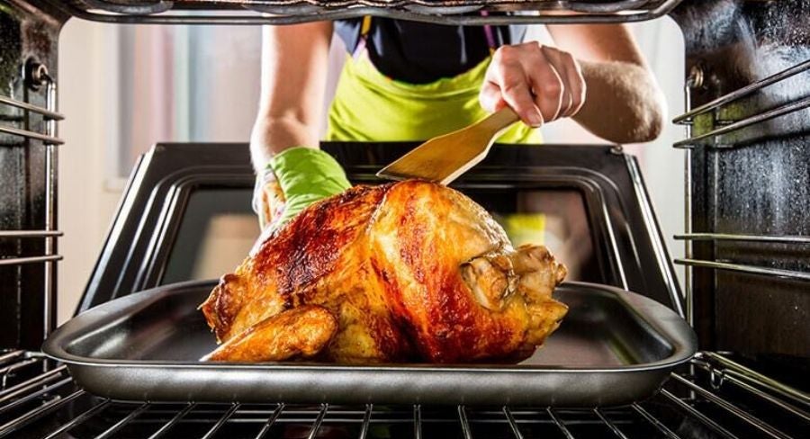 Precalienta el horno para que los alimenos se cocinen más rápido