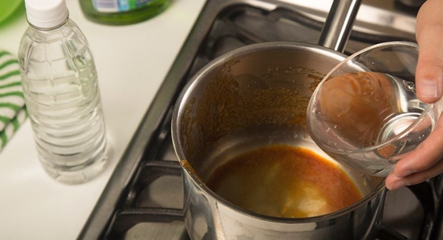 agrega a la olla media taza de vinagre