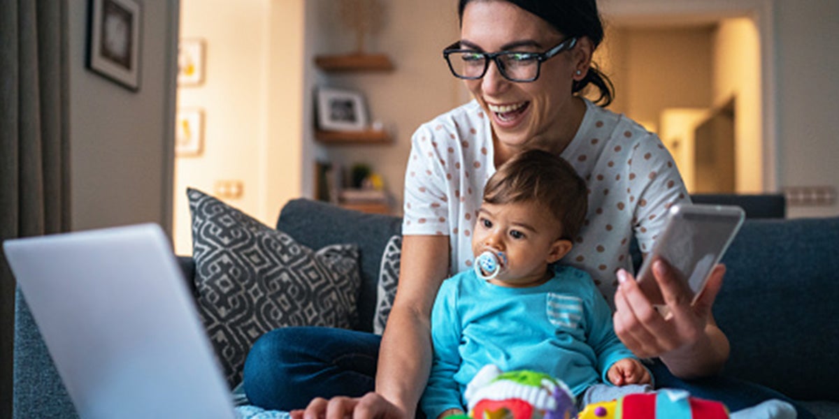 Los bebés se relacionan con el mundo que les rodea a través del tacto, por lo que es importante mantener el cuarto de tu bebé limpio y desinfectado para evitar enfermedades e infecciones