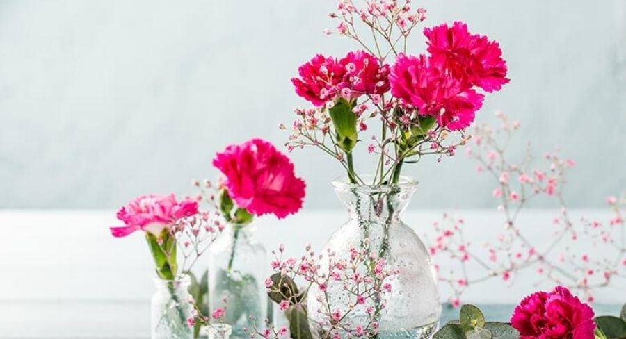 Decoración de mesa con flores