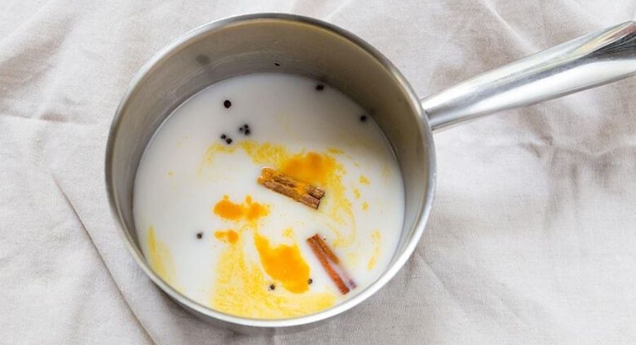 hervir leche de curcuma