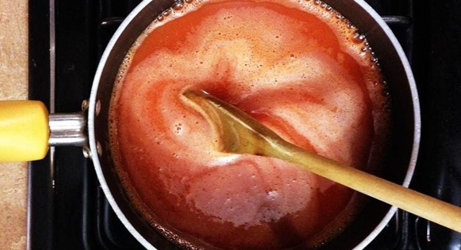 pure de tomate en olla