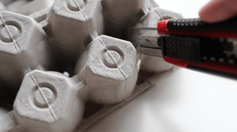 Instrucción 1 para decorar luces de navidad con materiales reciclables