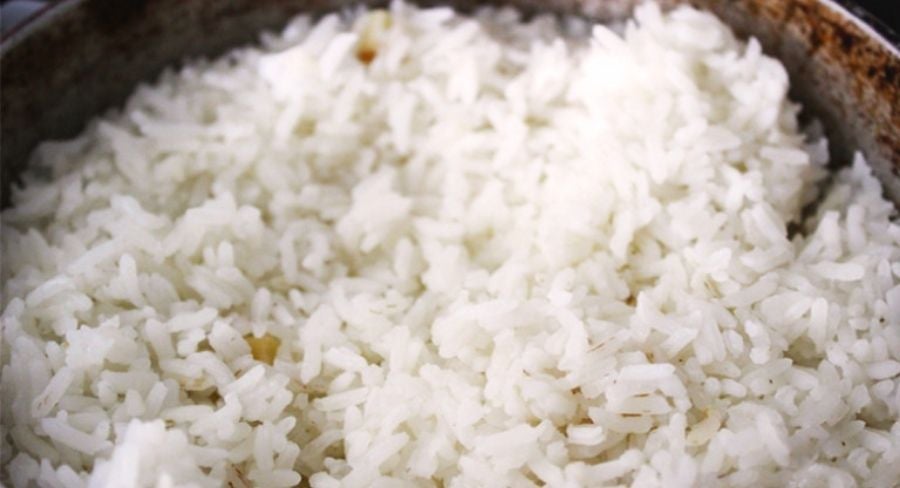 ¿Cómo eliminar el olor ahumado del arroz quemado?