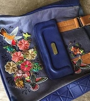 cartera-azul-con-correas-de-cuero.jpg cartera-azul-con-correas-de-cuero.jpg