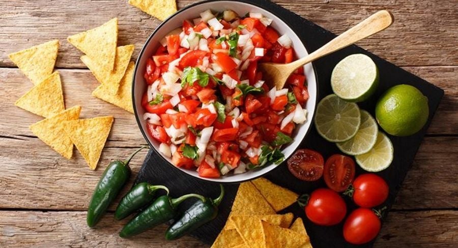 totopos con pico de gallo