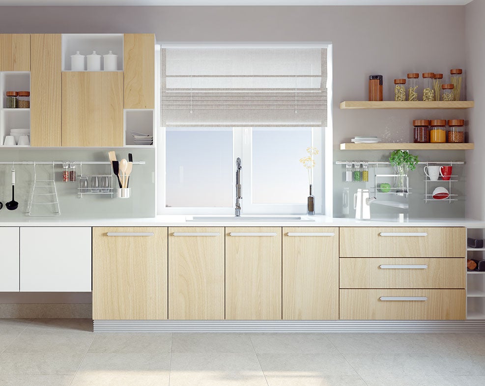 Cocina integral de madera organizada