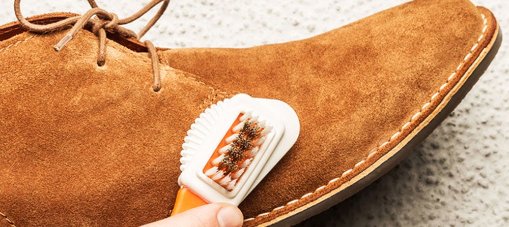 Te compartimos estos consejos para limpiar esas piezas de gamuza que tanto te gustan