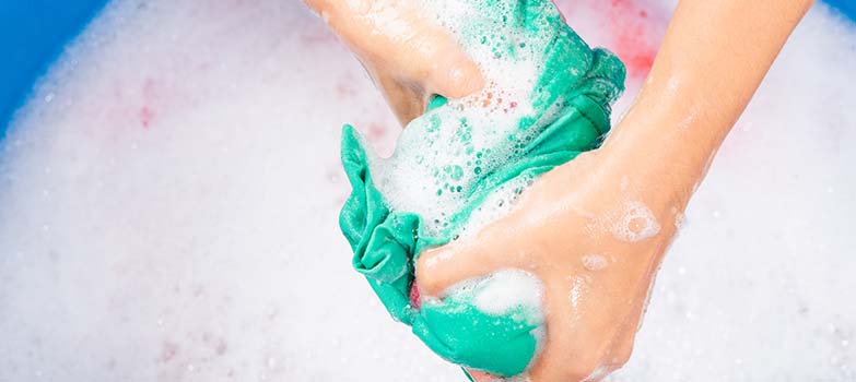 Cómo Quitar la Mancha de Chicle de la Ropa 