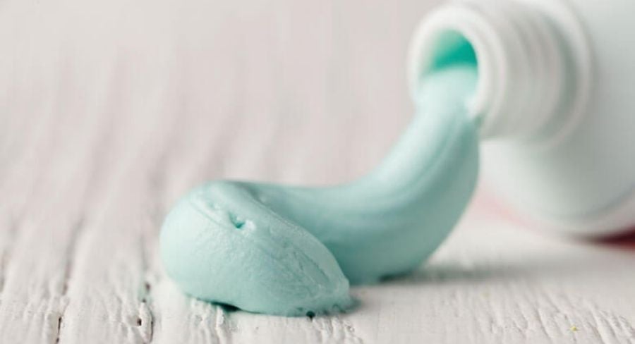 crema dental para limpiar las paredes