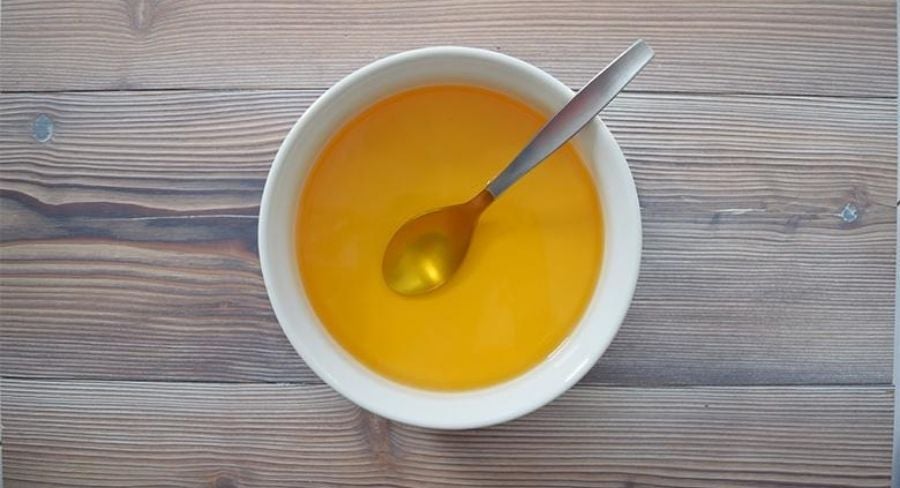 Mezcla de gelatina con agua