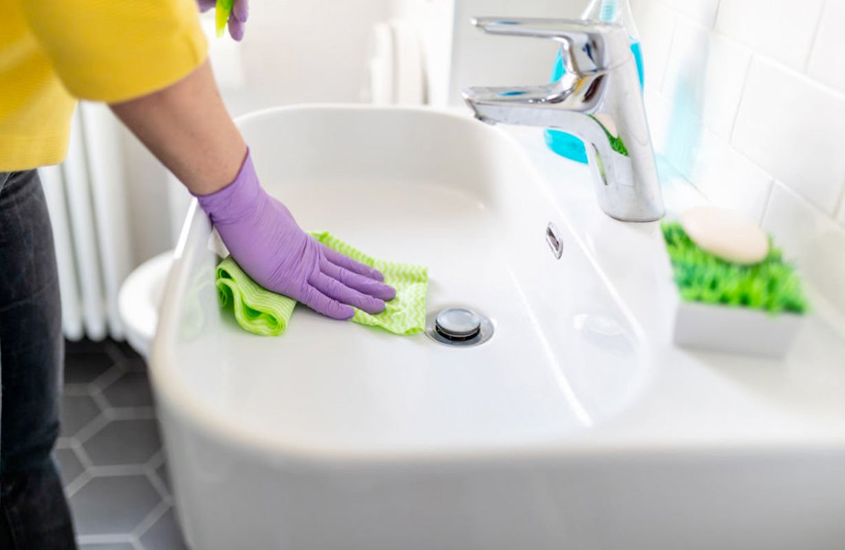 Gracias a su poderosa fórmula, combate gérmenes, así como manchas difíciles