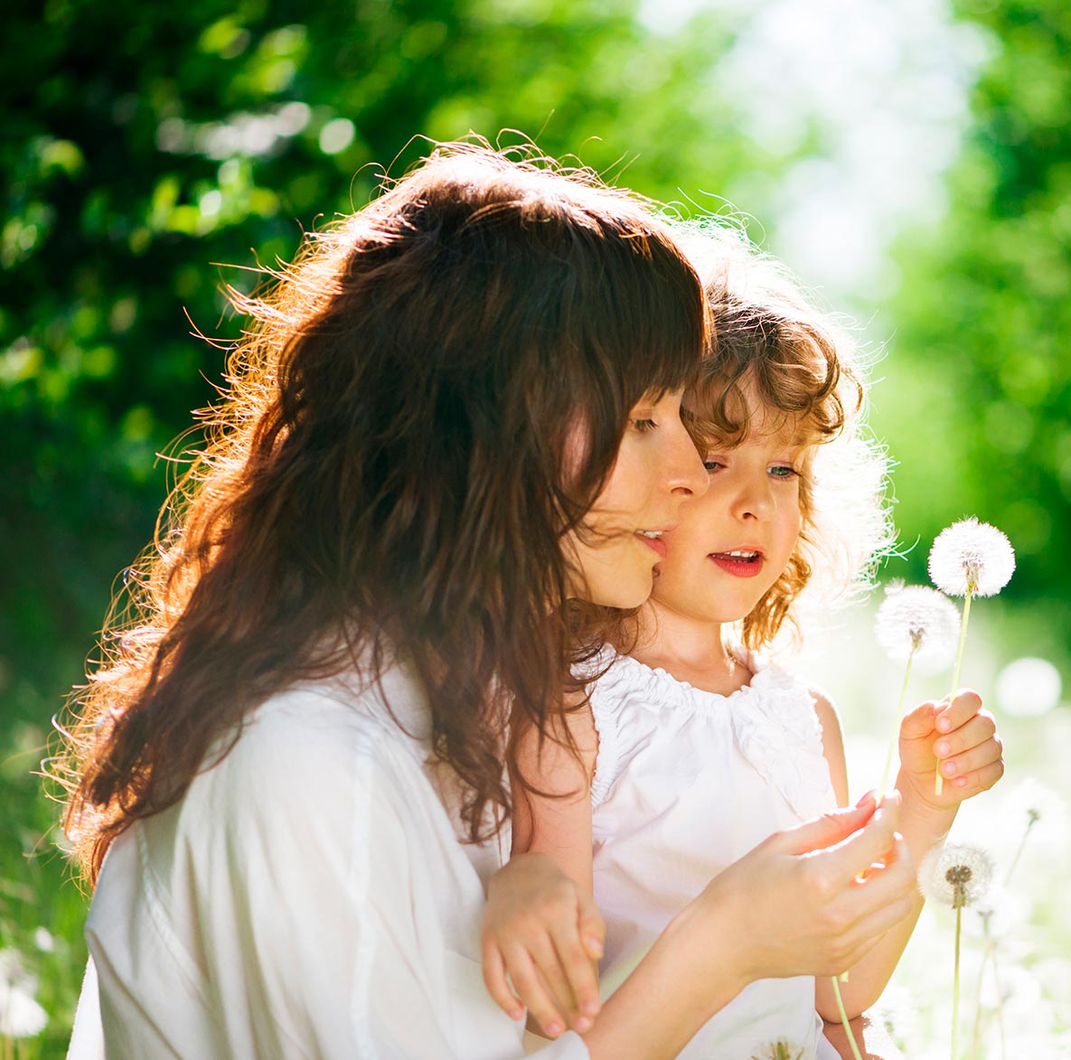 Su fórmula proporciona: suavidad irresistible, un planchado fácil y rápido, además de un agradable y duradero aroma