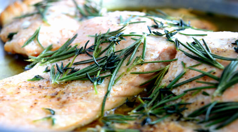 Salmon cocinado con hierbas