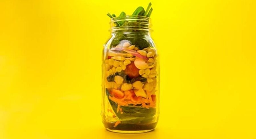 pasos de cómo preparar una ensalada para llevar al trabajo