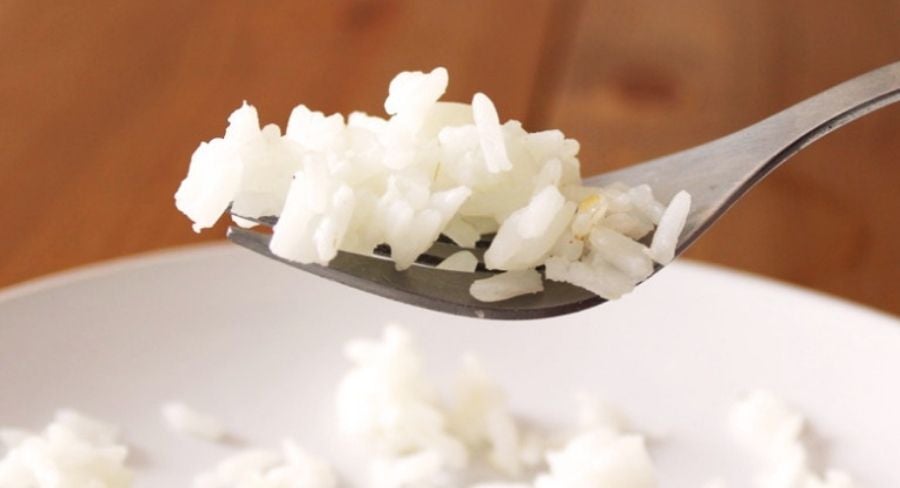 ¿Cómo eliminar el olor ahumado del arroz quemado?