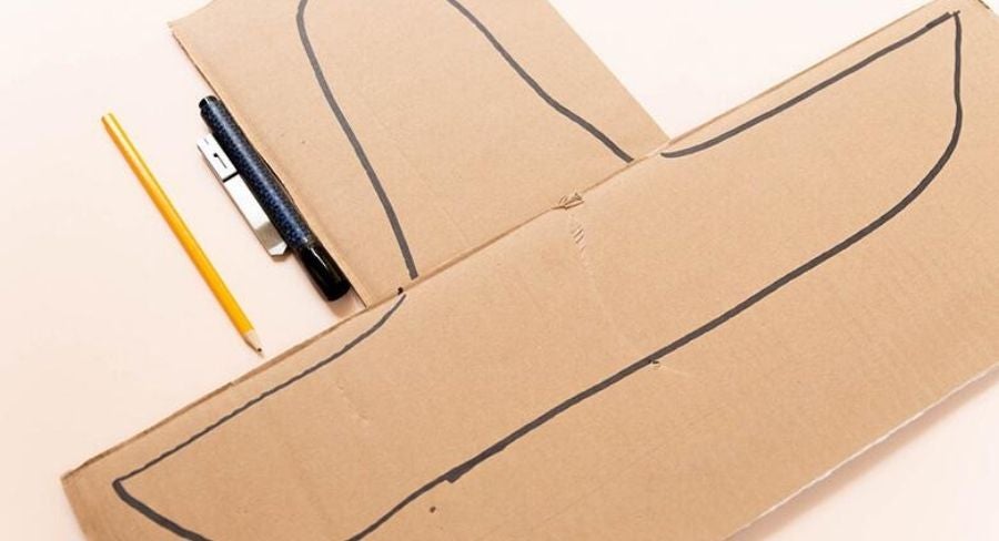 carton con croquis de sombrero