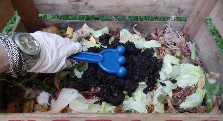 Proceso para hacer una composta casera 3