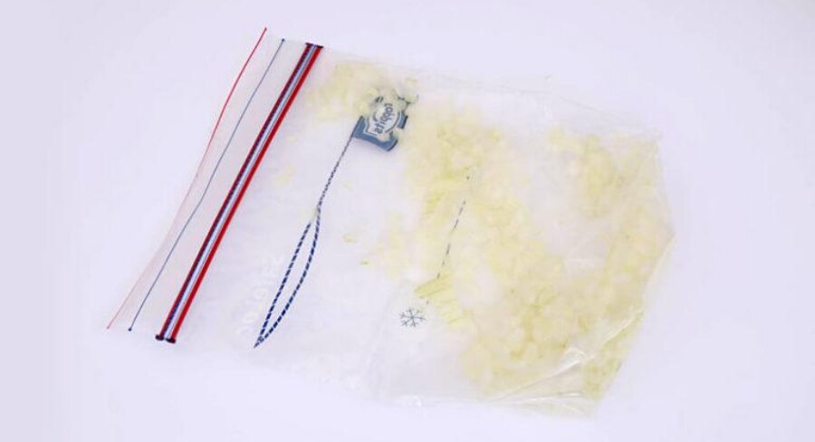 cebolla picada en bolsa plástica