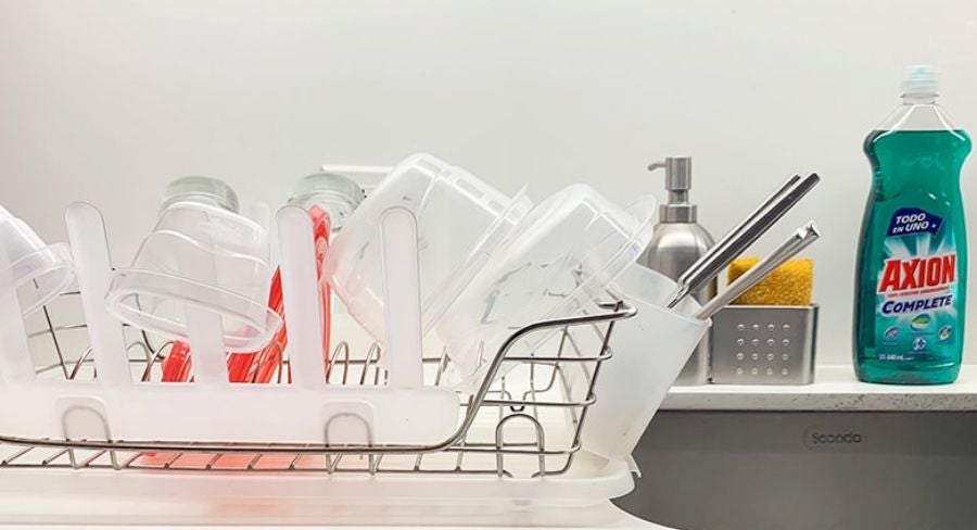 seca los recipientes al aire antes de guardarlos