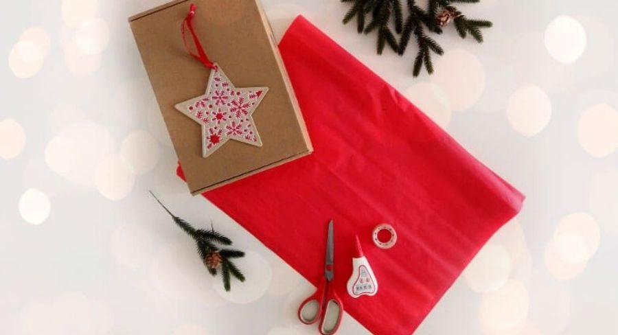 Paso a paso para hacer una chimenea navideña con cajas