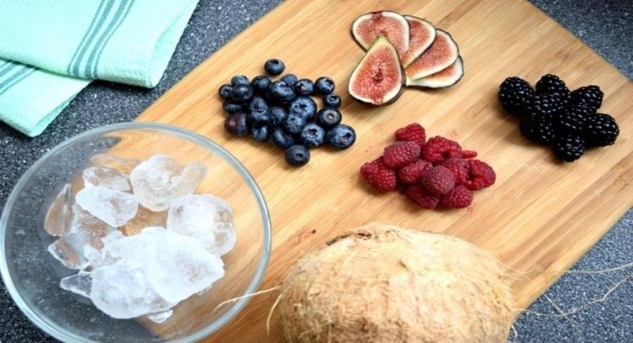 ingredientes bebida refrescante fruto rojos