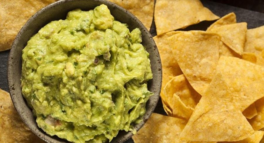 Totopos con guacamole