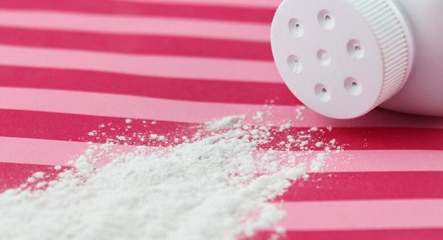 talcos sobre la ropa