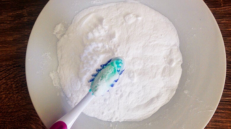 bicarbonato ayuda a blanquear los dientes