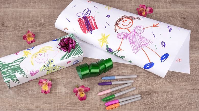 dibujos en hojas blancas