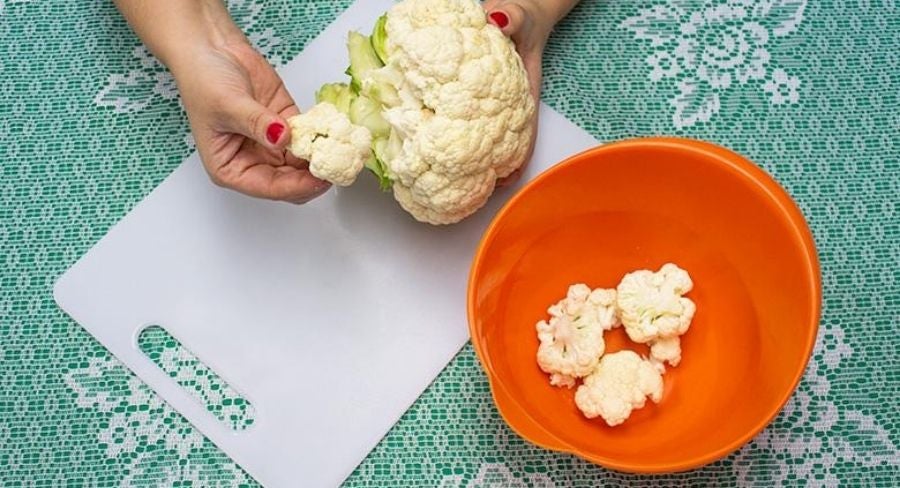 prepara un saludable puré de coliflor y queso parmesano