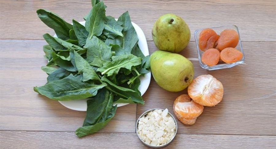ensalada de espinacas y frutas