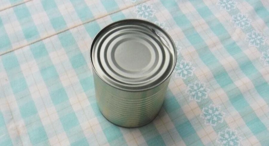 lata-raspada-y-hundida.jpg Cómo abrir una lata sin abrelatas-3