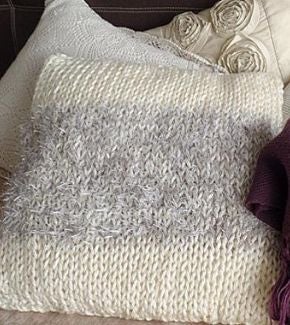 cojin-con-tejido-gris.jpg cojin-con-tejido-gris.jpg